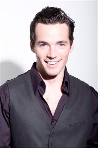 Ian Harding Fotoğrafı