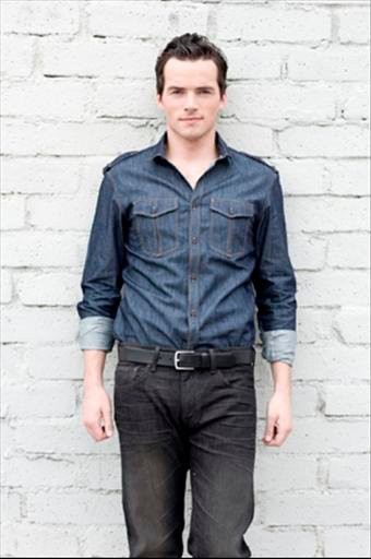 Ian Harding Fotoğrafı