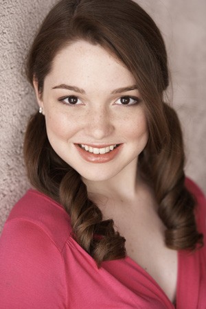 Jennifer Stone Fotoğrafı