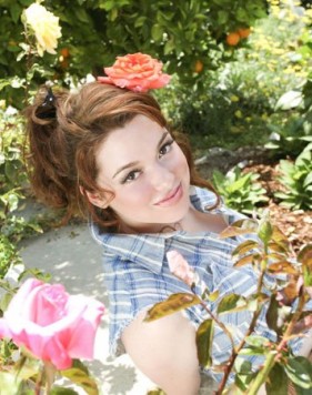 Jennifer Stone Fotoğrafı