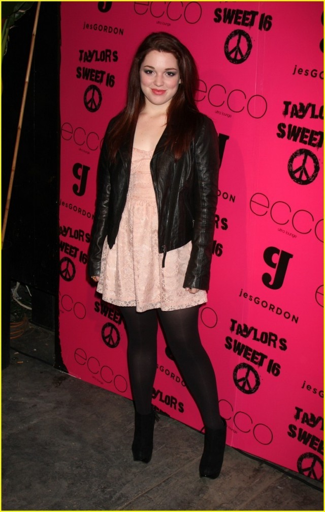 Jennifer Stone Fotoğrafı