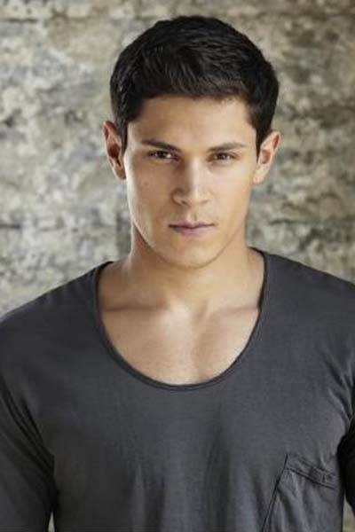 Alex Meraz Fotoğrafı