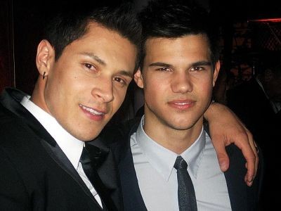 Alex Meraz Fotoğrafı