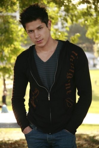 Alex Meraz fotoğrafı