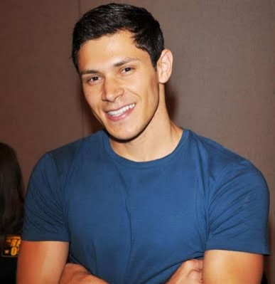 Alex Meraz fotoğrafı