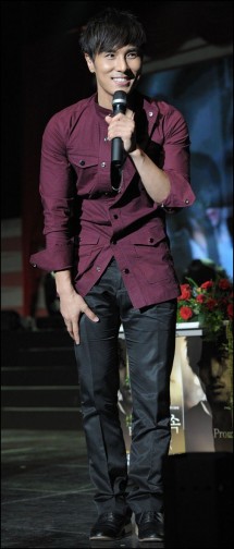 Kim Dong-wan Fotoğrafı