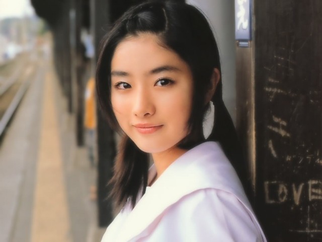 Satomi Ishihara Fotoğrafı