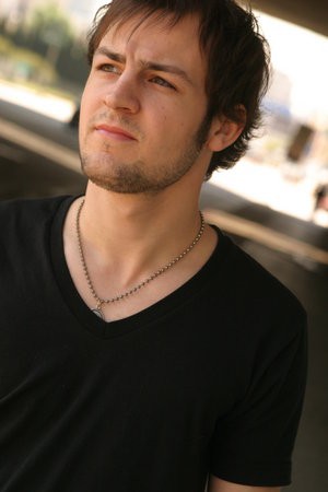 Tyler Hynes fotoğrafı