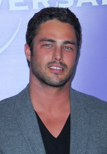 Taylor Kinney Fotoğrafı