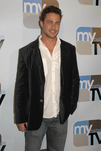 Taylor Kinney Fotoğrafı