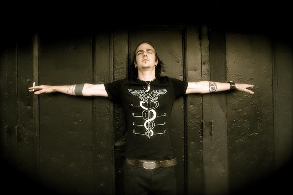 Adam Gontier Fotoğrafı