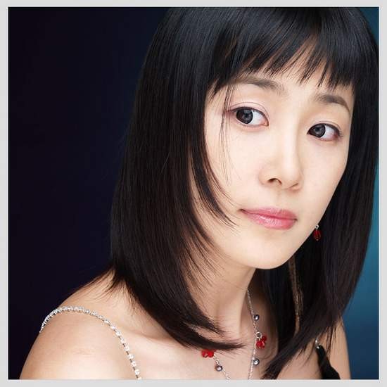 Moon Jung-hee fotoğrafı