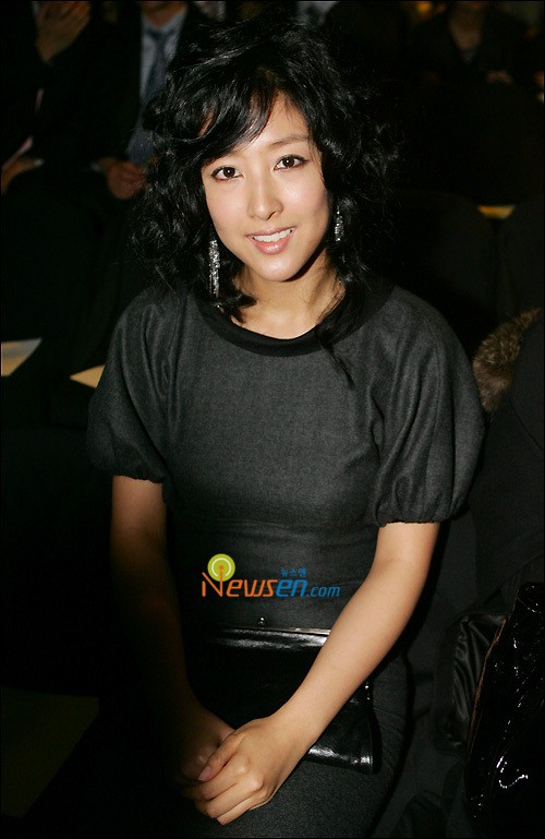 Kang Jung-hwa Fotoğrafı