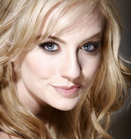 Naomi Hewer Fotoğrafı