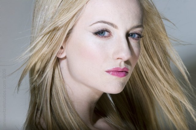 Naomi Hewer Fotoğrafı