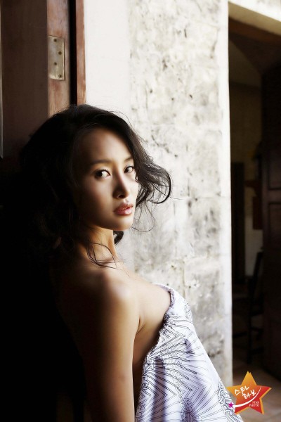 Lee Eon Jeong fotoğrafı