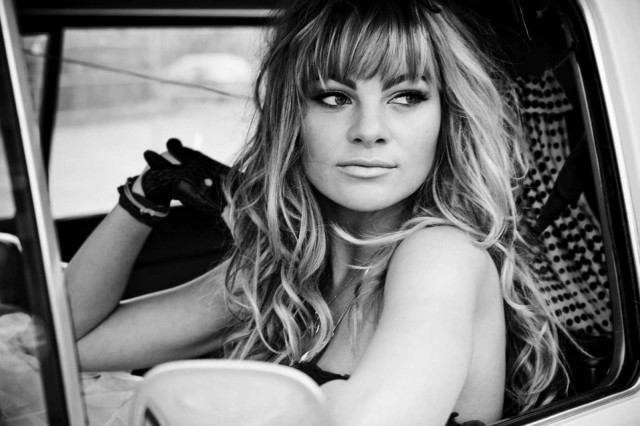 Caitlin Crosby Fotoğrafı