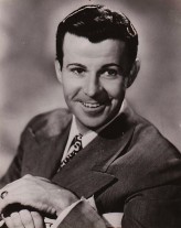 Dennis Day fotoğrafı
