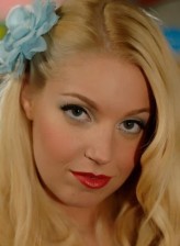 Hollie Stevens fotoğrafı