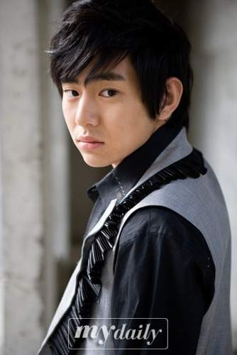 Ahn Yong-joon Fotoğrafı