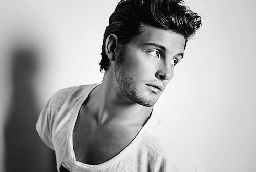 Nico Tortorella Fotoğrafı