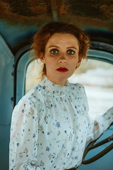 Lara Jean Chorostecki Fotoğrafı