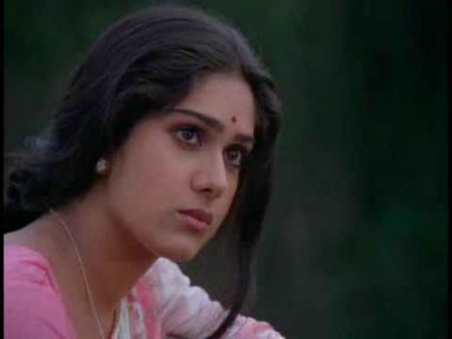 Meenakshi Sheshadri fotoğrafı