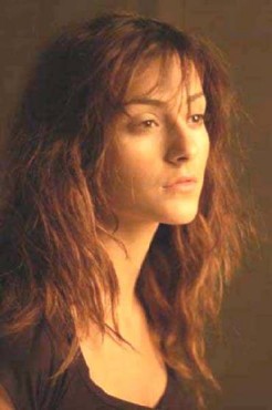 Özge Ulusoy Fotoğrafı