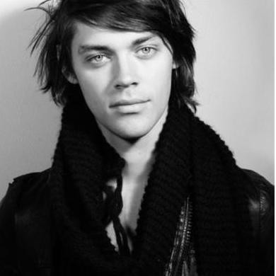 Tom Payne fotoğrafı