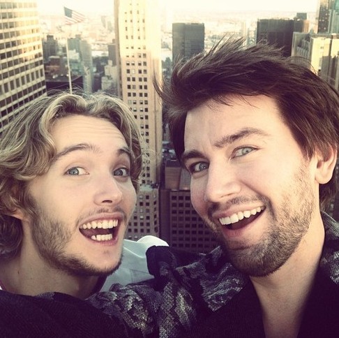 Toby Regbo Fotoğrafı