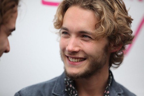Toby Regbo Fotoğrafı