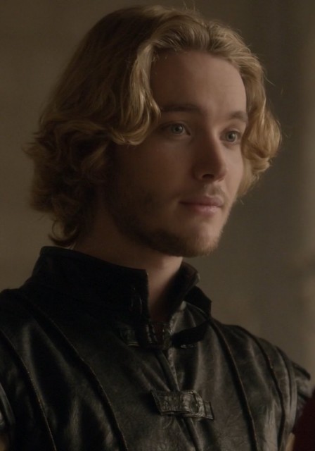 Toby Regbo Fotoğrafı