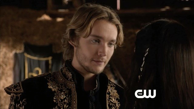 Toby Regbo Fotoğrafı