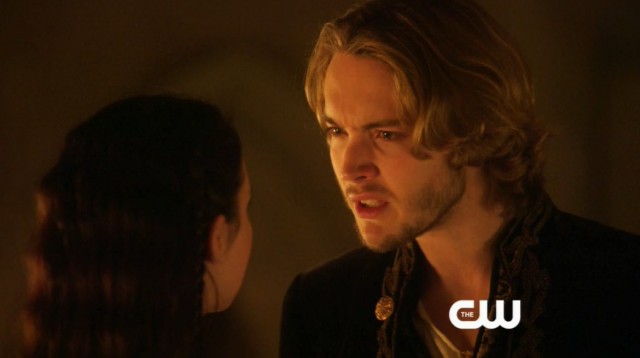 Toby Regbo Fotoğrafı