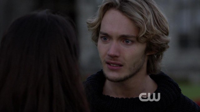 Toby Regbo Fotoğrafı