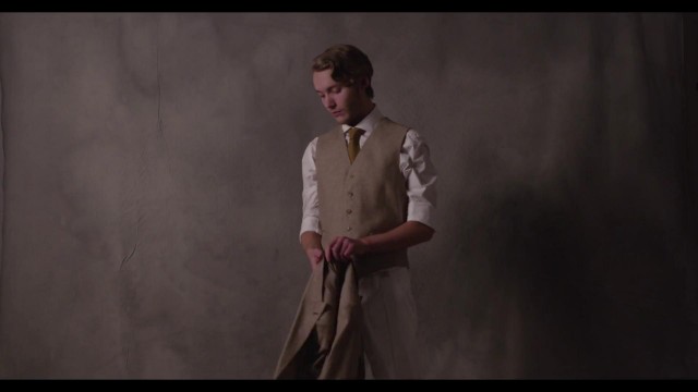 Toby Regbo Fotoğrafı