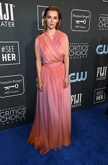 Betty Gilpin Fotoğrafı