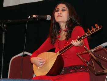 Aynur Doğan Fotoğrafı