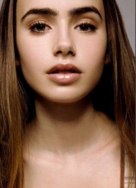 Lily Collins Fotoğrafı