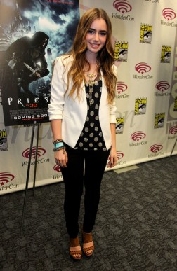 Lily Collins Fotoğrafı