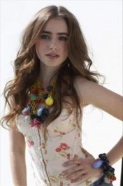 Lily Collins Fotoğrafı
