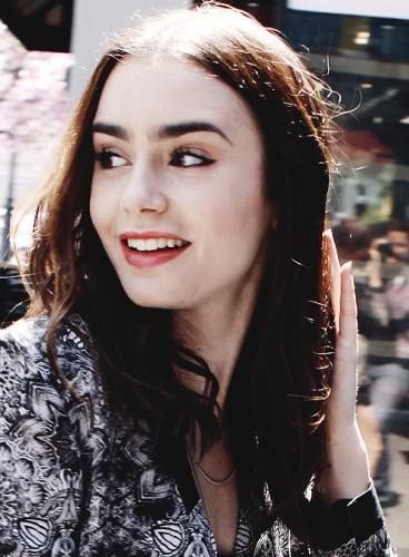 Lily Collins Fotoğrafı