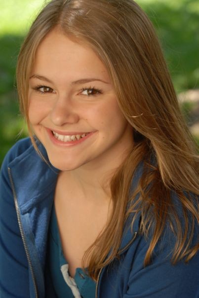 Cassi Thomson Fotoğrafı