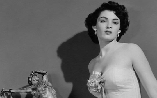 Suzan Ball fotoğrafı