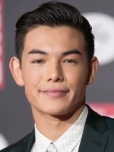 Ryan Potter fotoğrafı