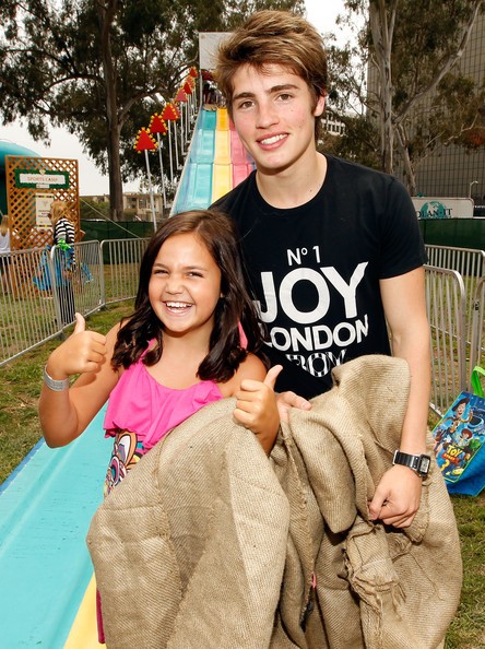 Gregg Sulkin Fotoğrafı