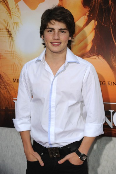 Gregg Sulkin Fotoğrafı