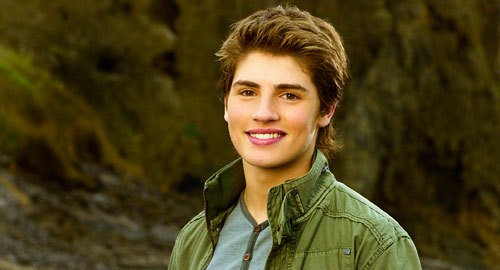 Gregg Sulkin Fotoğrafı