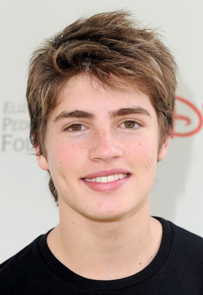 Gregg Sulkin Fotoğrafı