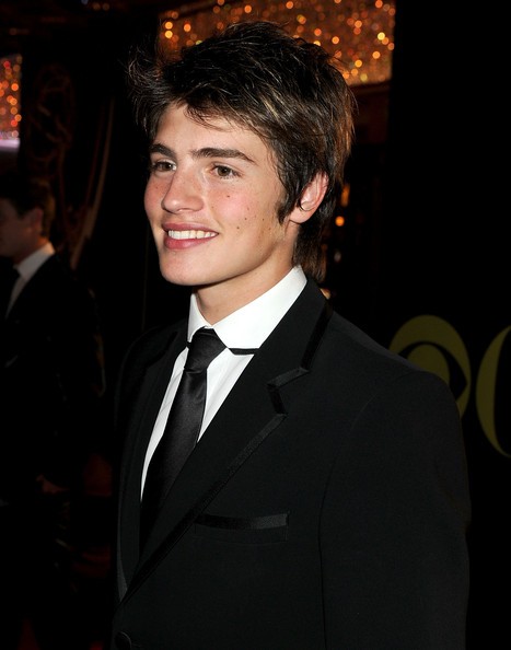 Gregg Sulkin Fotoğrafı